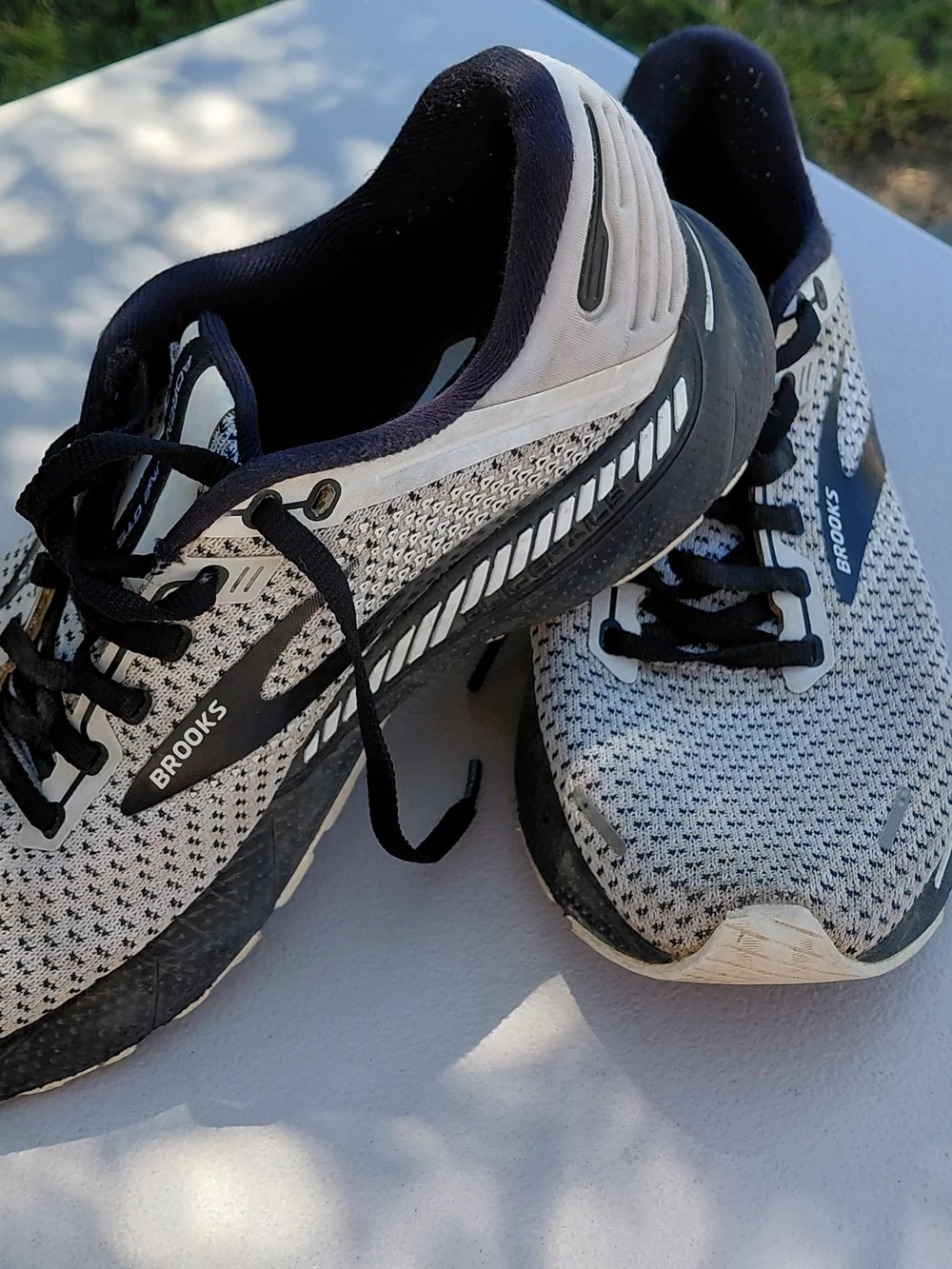 Brooks White and Black Men’s Running Sneakers